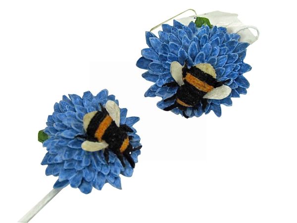BEE ON A DAISY  MAGNET HOLDER