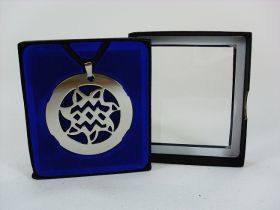 PENDANT NECKLACE WITH DESIGN WITHIN CIRCLE